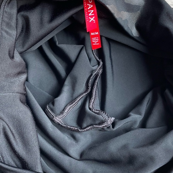 Spanx Faux Leather Camo Leggings In Black With Sheen Contour Stretch Size Medium - Picture 10 of 15